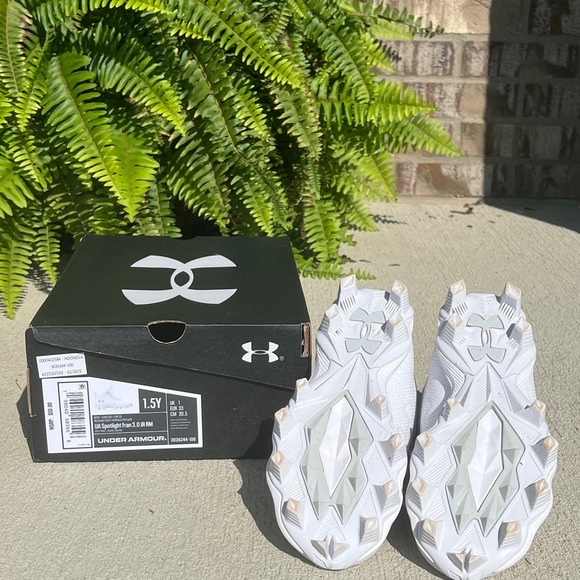 Under Armour Youth 1.5 Football Cleats - Picture 5 of 5